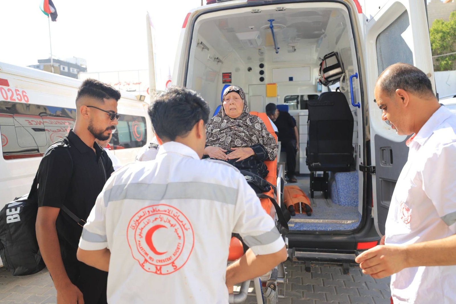الهلال الأحمر الفلسطيني: مغادرة 83 مريضاً ومرافقاً عبر معبر رفح
